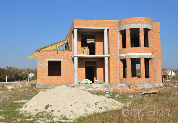 建筑施工砖房.未完成的房屋建设
