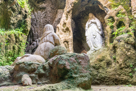 教会里面的山洞，Piedigrotta峰卡拉夫罗，意大利