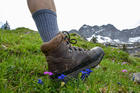 山中徒步旅行，远足靴