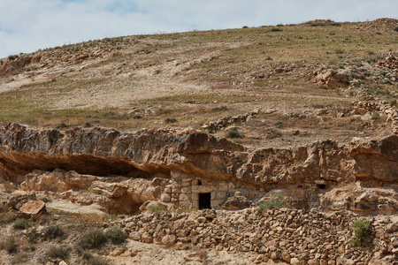 洞穴中的基督教圣人在活在过去，以色列