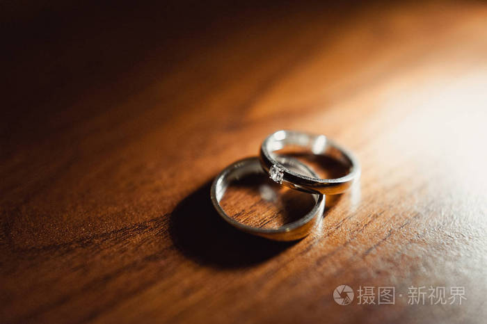 两个结婚戒指