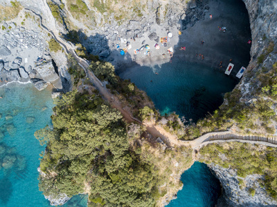 巨大的拱廊 鸟瞰图 拱岩 凯旋门格诺和海滩，圣尼古拉表壳，科森扎省，卡拉布里亚，意大利。2017626