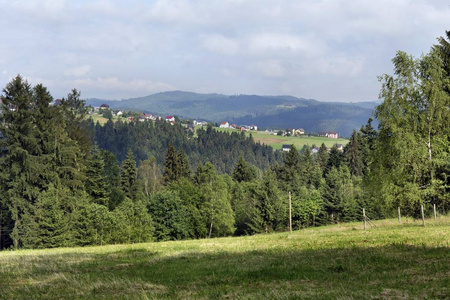 基迪农村，美丽的山在北波西米亚，捷克共和国