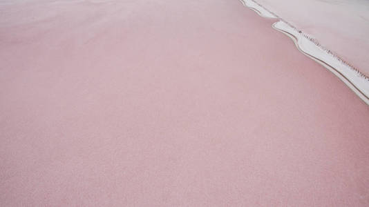 航空摄影的粉红色的湖