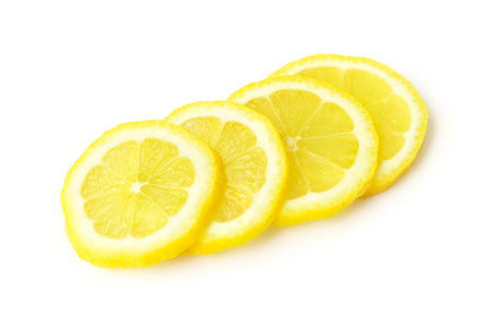 特写新鲜柠檬水果片白色背景上