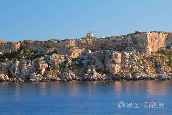 陡峭的海岸的海角蓬塔德 sespero.西班牙梅诺卡岛