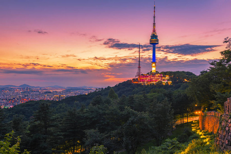 在南山塔在韩国首尔的日落