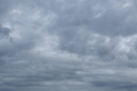 雨云戏剧性的喜怒无常天空背景