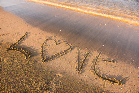 爱字写在沙子