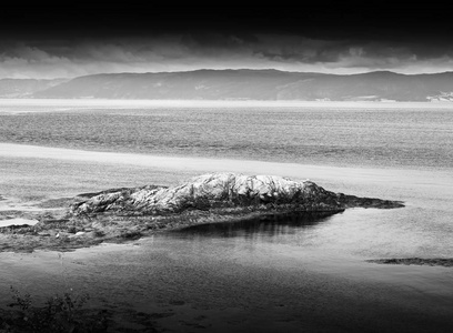 黑色和白色挪威岛风景背景