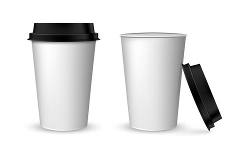 空白的现实咖啡杯子样机。现实纸咖啡杯子套。纸杯上白色孤立