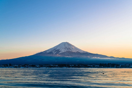 在河口湖山富士 San