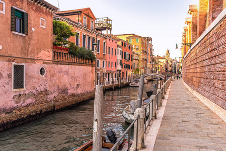 威尼斯城市景观 窄水运河。意大利