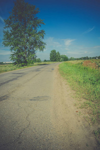 拍摄阳光裂开的乡村公路