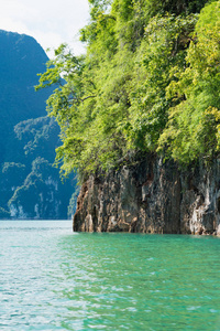 在 Ratchadapha 水坝在素叻他尼的视图