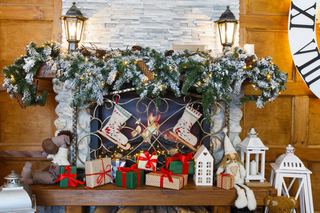 温馨的圣诞装修与装饰用的壁炉