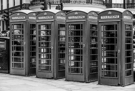 伦敦电话亭的一排排电话亭