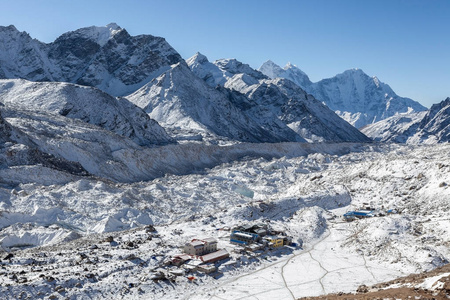 查看对 Gorak 夏普村庄从 Kala Patthar 附近珠穆朗玛峰基地营喜马拉雅山脉尼泊尔