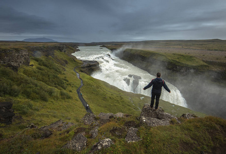 著名的 Godafoss 是在冰岛最美丽的瀑布之一。它坐落在岛的北面