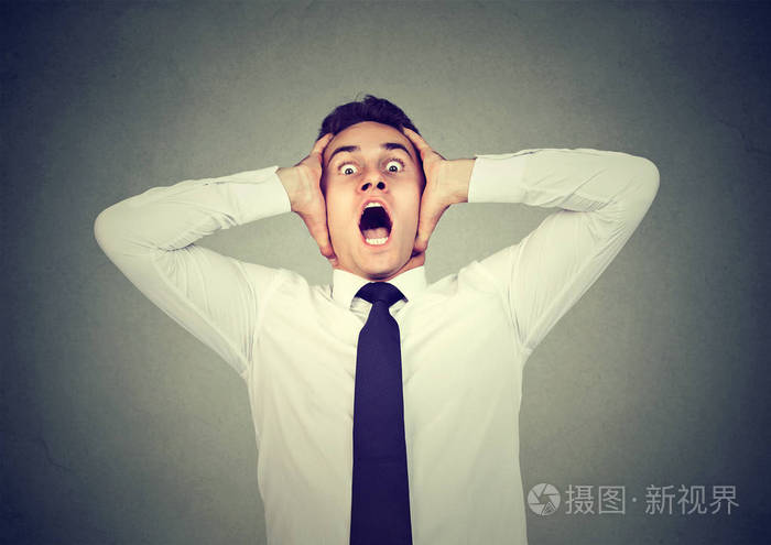 一个震惊害怕男人的肖像照片-正版商用图片0zgzml-摄图新视界