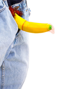 一个大的香蕉棒从蓝色的牛仔 Demonstraiting 一个