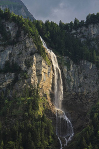 雄伟壮观的瀑布 Oltschibachfall。在伯尔尼附近的瀑布。Sw