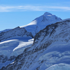 从少女山冈，瑞士的山 Tschingelhorn