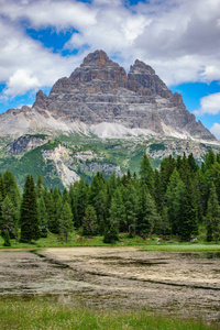 Tre 犯罪 di Lavaredo 和湖，垂直构图