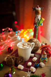 圣诞美酒配巧克力自制曲奇饼干