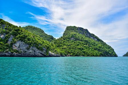 美丽的热带海景泰国海和海岛在晴朗的蓝天