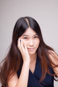 美丽的年轻亚洲女子的肖像