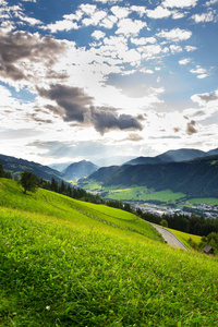 美丽的山谷与前矿业镇 Schladming 在施蒂里亚, 一个