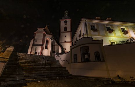 Veseli 畔 Luznici 镇的教堂和宗教中心