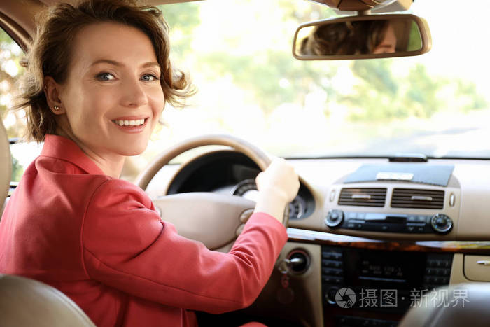 女人开车