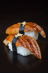 日本料理。寿司鳗鱼的背景