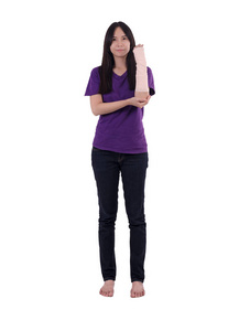穿紫色 t恤衫的亚洲女士
