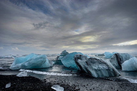 Icela Jokulsarlon 冰川湖中漂浮的冰山