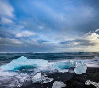 Icela Jokulsarlon 冰川湖中漂浮的冰山