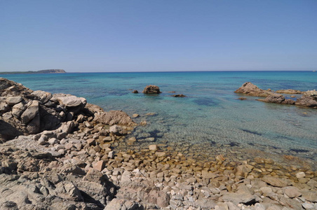 在撒丁岛加拉的马约尔与蓝海