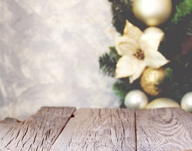 圣诞背景与木制板和圣诞装饰品, 模糊, 选择性焦点