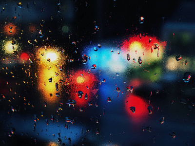 城市环境下的玻璃雨滴