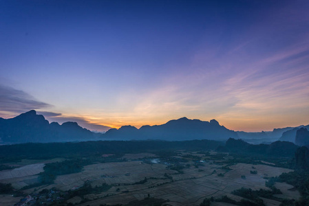 Ngern 山顶万荣, 老挝