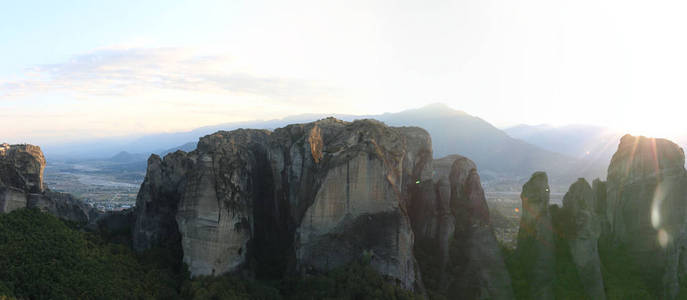 岩石和希腊米特奥拉修道院的全景