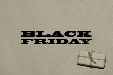 黑色星期五热销售。题字是黑色星期五在工艺纸与礼物, 一个地方为文本广告和横幅
