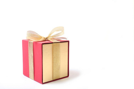礼品盒用白色背景上的蝴蝶结