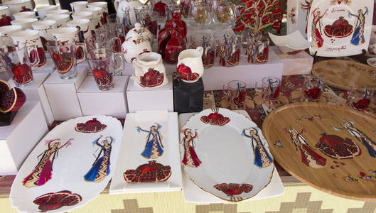 亚美尼亚象征性的礼物等待买方在市场摊位i