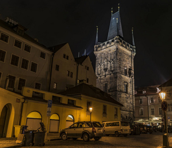布拉格之夜的查尔斯桥塔