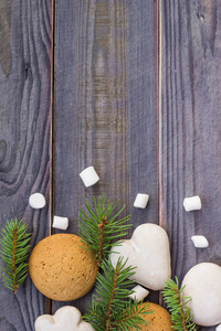 圣诞节边界与姜饼棉花糖和冷杉树分支