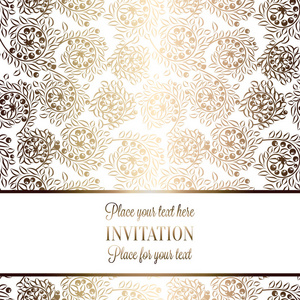 复杂的巴洛克豪华婚礼邀请卡富金装饰米色背景与框架和地方的文字花边叶与闪亮的梯度。