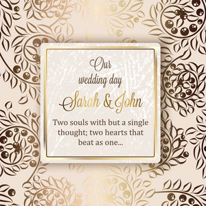 错综复杂的巴洛克豪华婚礼邀请卡，丰富的黄金装饰在米色背景与框架和地方的文本，花边叶与闪亮的梯度。